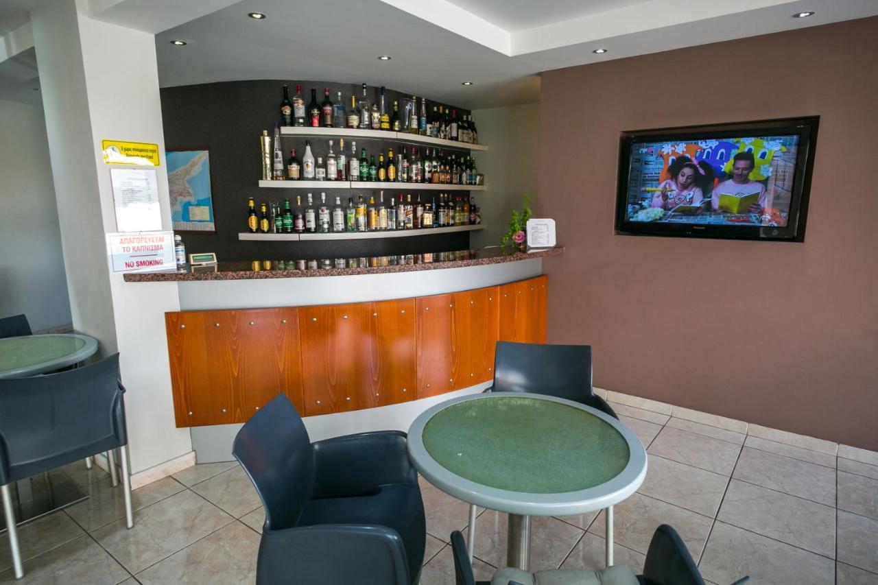 Crystallo Apartments Paphos ภายนอก รูปภาพ