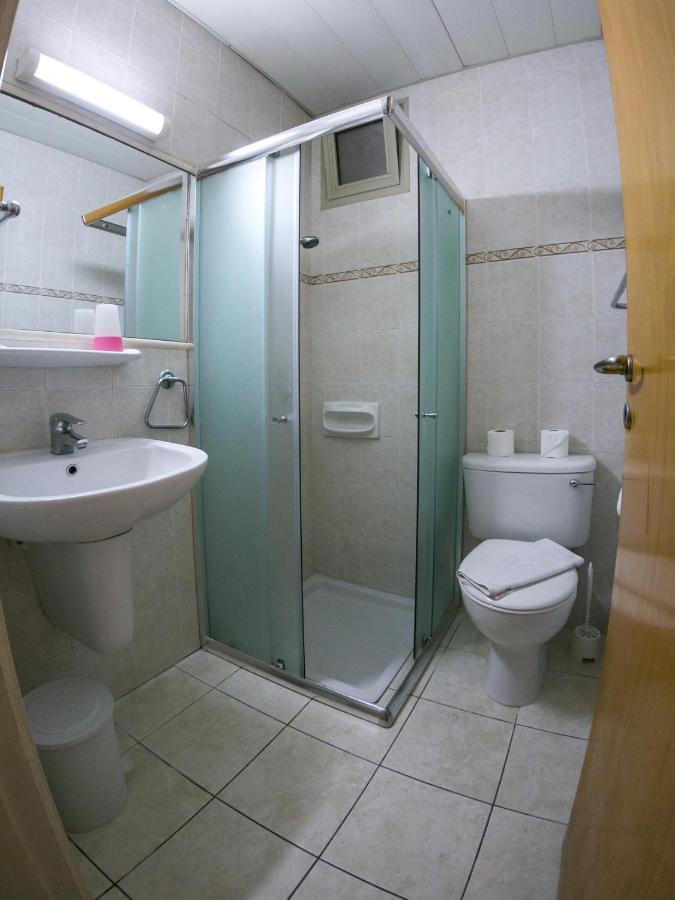 Crystallo Apartments Paphos ภายนอก รูปภาพ