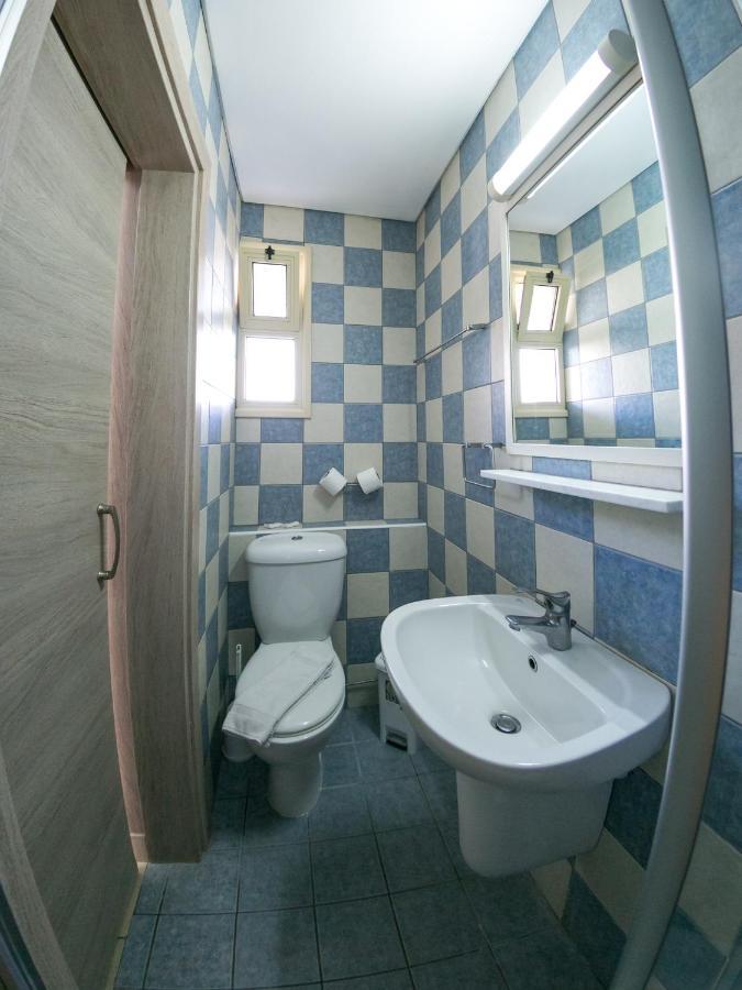 Crystallo Apartments Paphos ภายนอก รูปภาพ