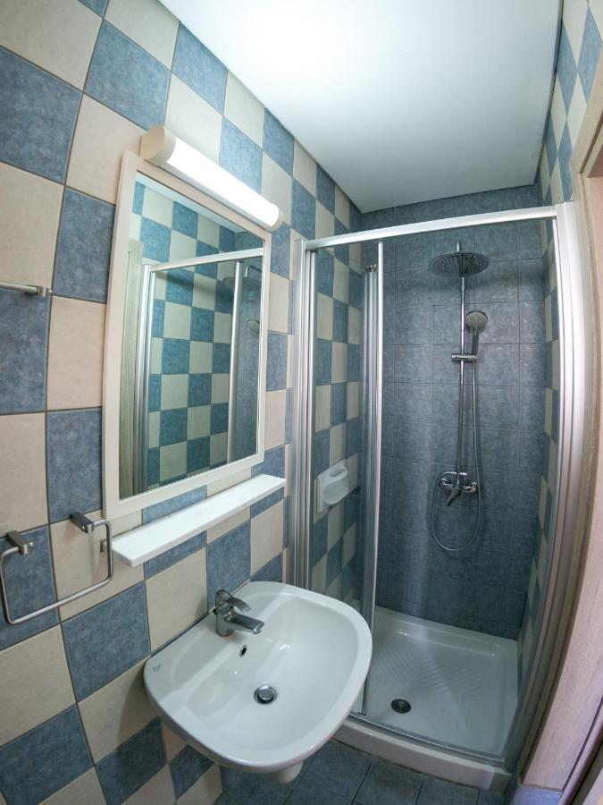 Crystallo Apartments Paphos ภายนอก รูปภาพ