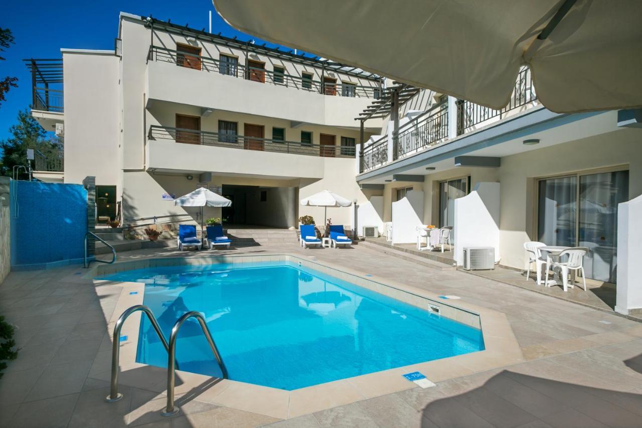 Crystallo Apartments Paphos ภายนอก รูปภาพ