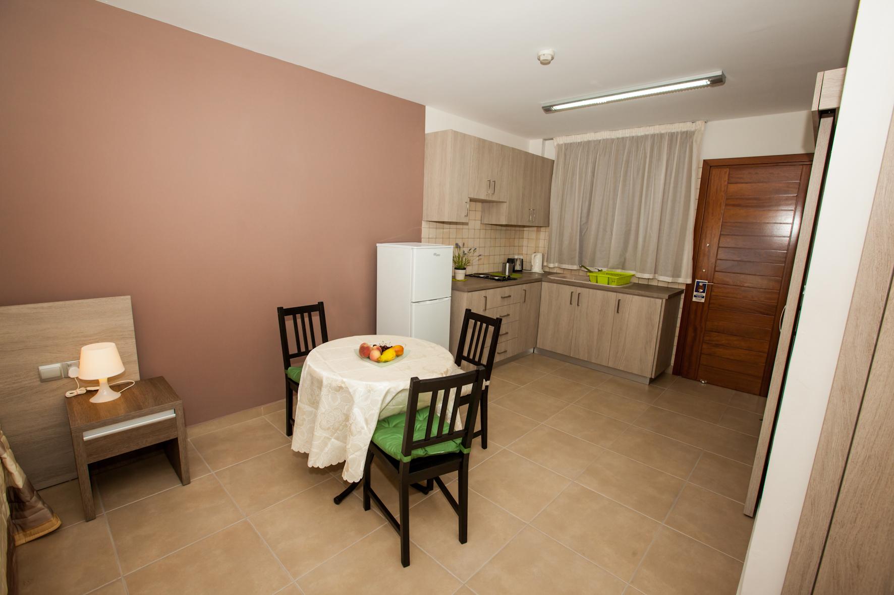 Crystallo Apartments Paphos ภายนอก รูปภาพ