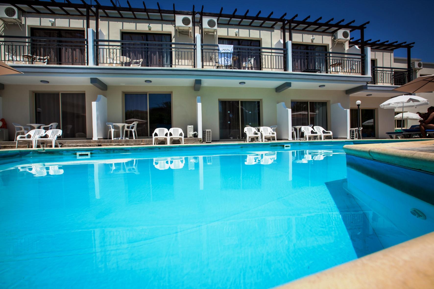 Crystallo Apartments Paphos ภายนอก รูปภาพ