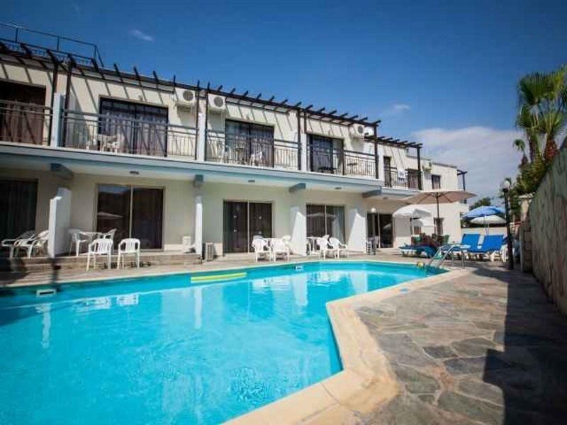 Crystallo Apartments Paphos ภายนอก รูปภาพ