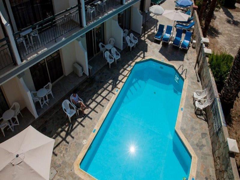 Crystallo Apartments Paphos ภายนอก รูปภาพ