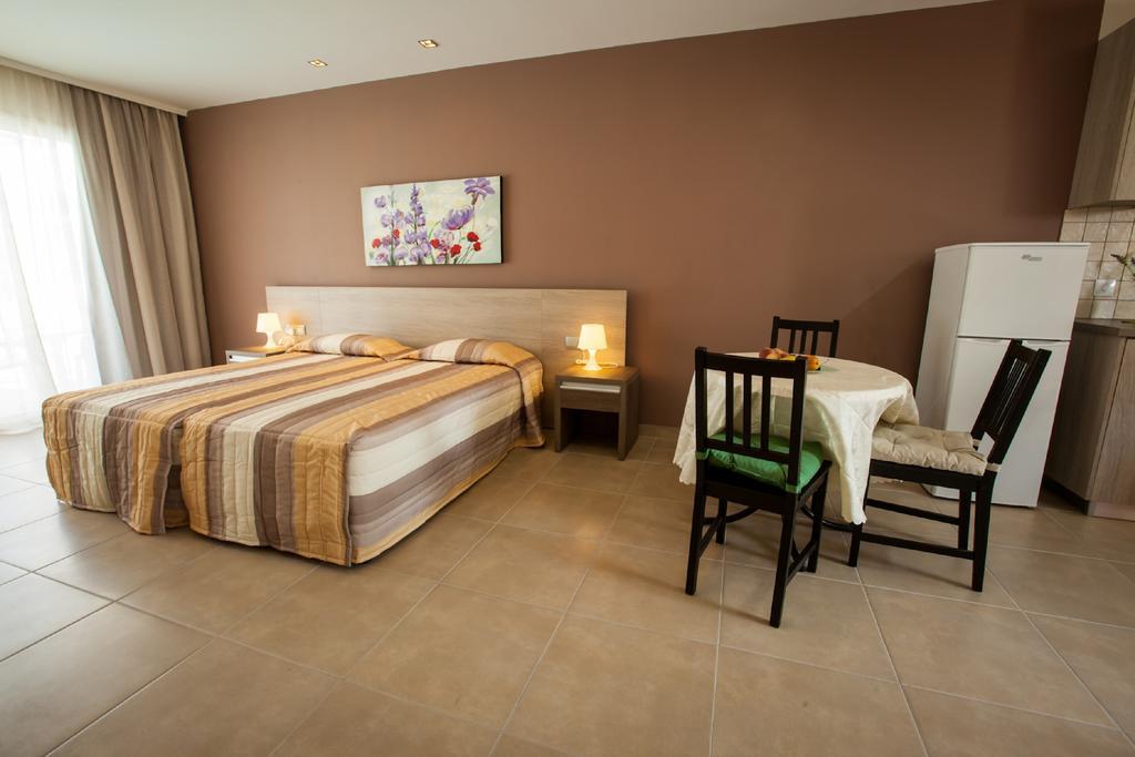 Crystallo Apartments Paphos ภายนอก รูปภาพ