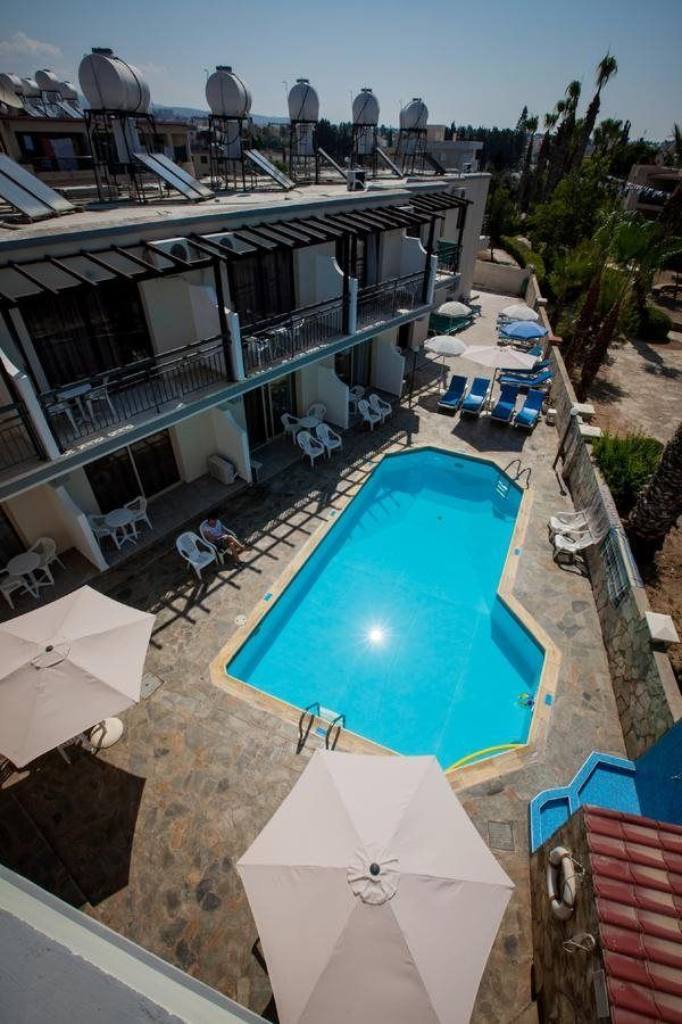 Crystallo Apartments Paphos ภายนอก รูปภาพ