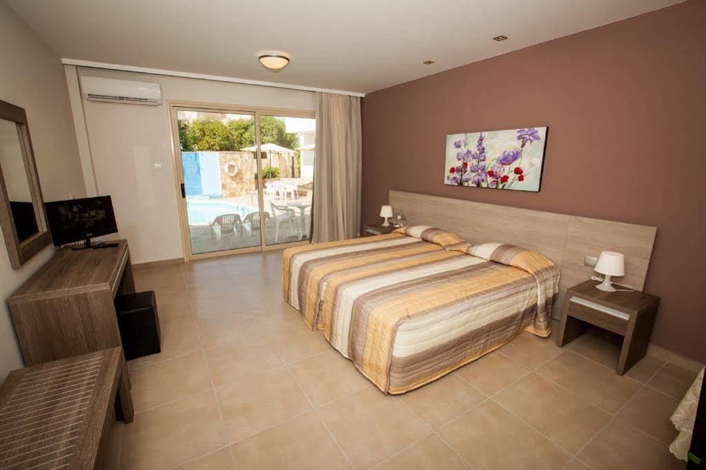 Crystallo Apartments Paphos ภายนอก รูปภาพ